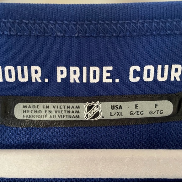 Maple Leafs jersey, Matthews - Picture 5 of 6